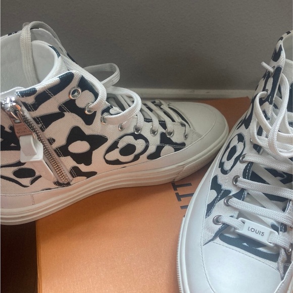 Louis Vuitton Women sneakers - Picture 3 of 4